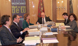 La Mesa de las Cortes tuvo lugar en la Sala Oriol del Ayuntamiento de Orihuela.