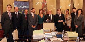 Algunos miembros de la Mesa de las Cortes tras la reunión.